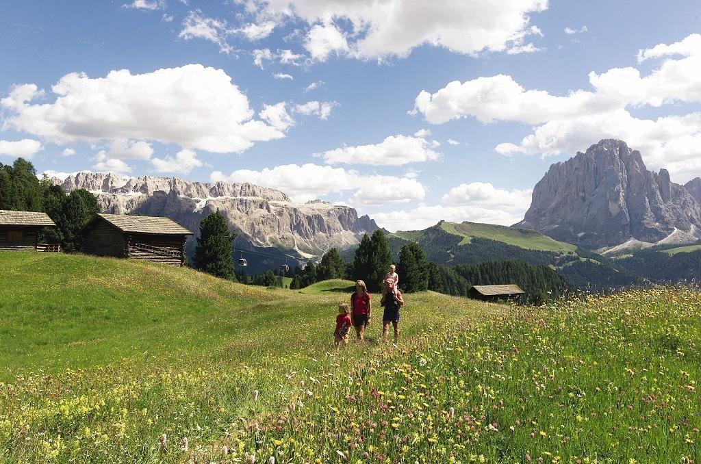 Garni Le Chalet Santa Cristina Val Gardena Bagian luar foto